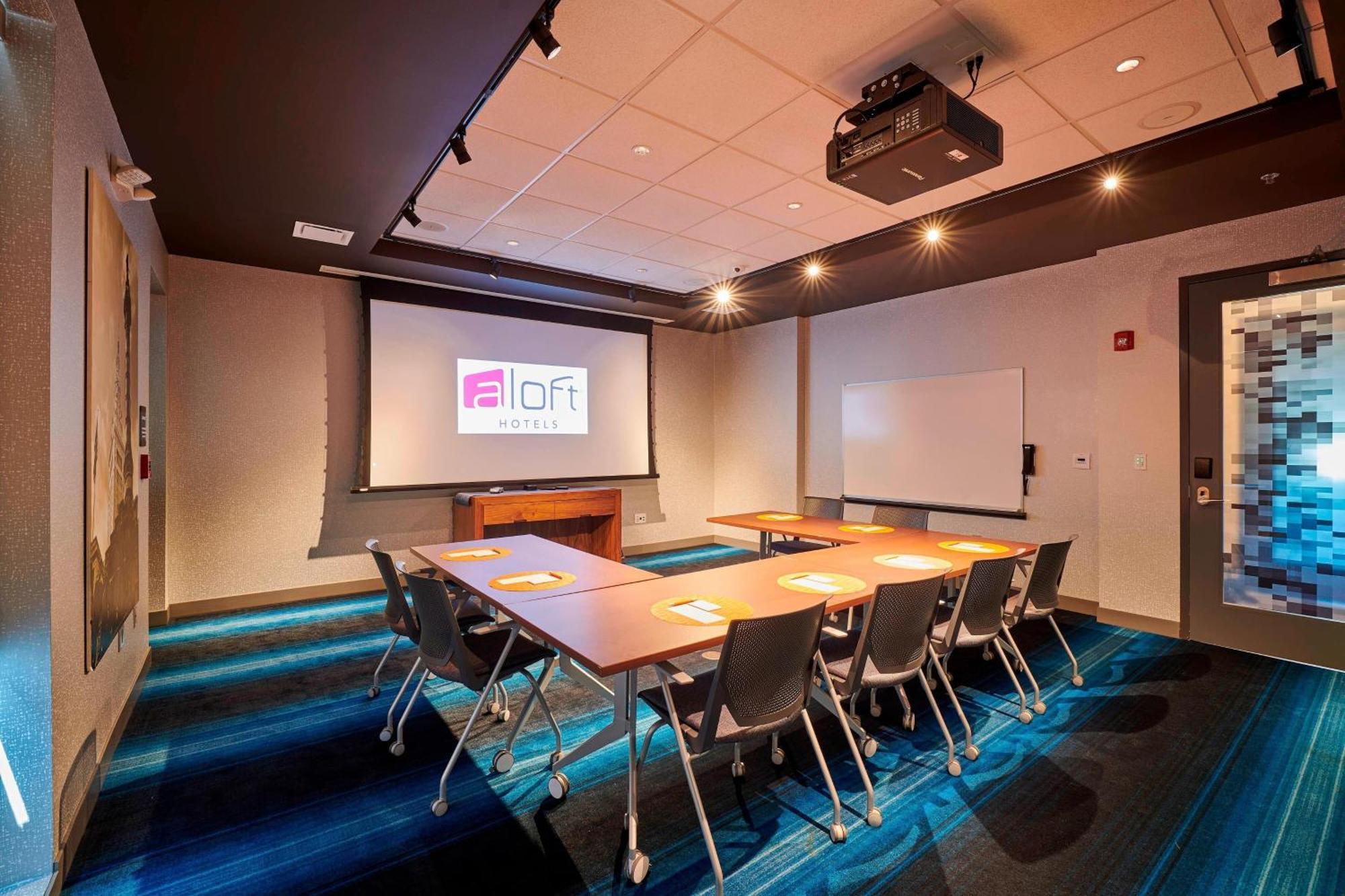 Aloft Cleveland Airport Hotel North Olmsted Bagian luar foto