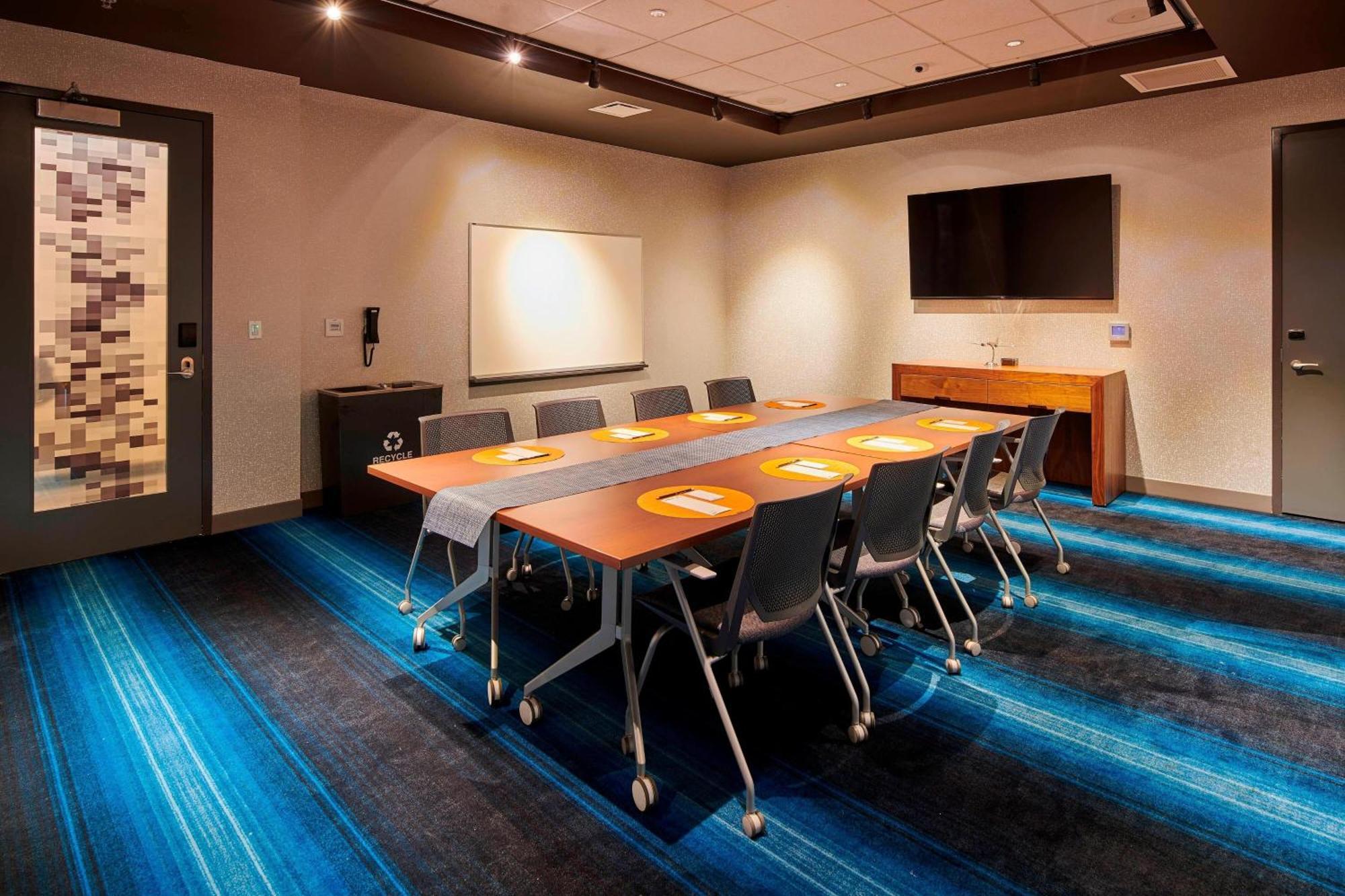 Aloft Cleveland Airport Hotel North Olmsted Bagian luar foto