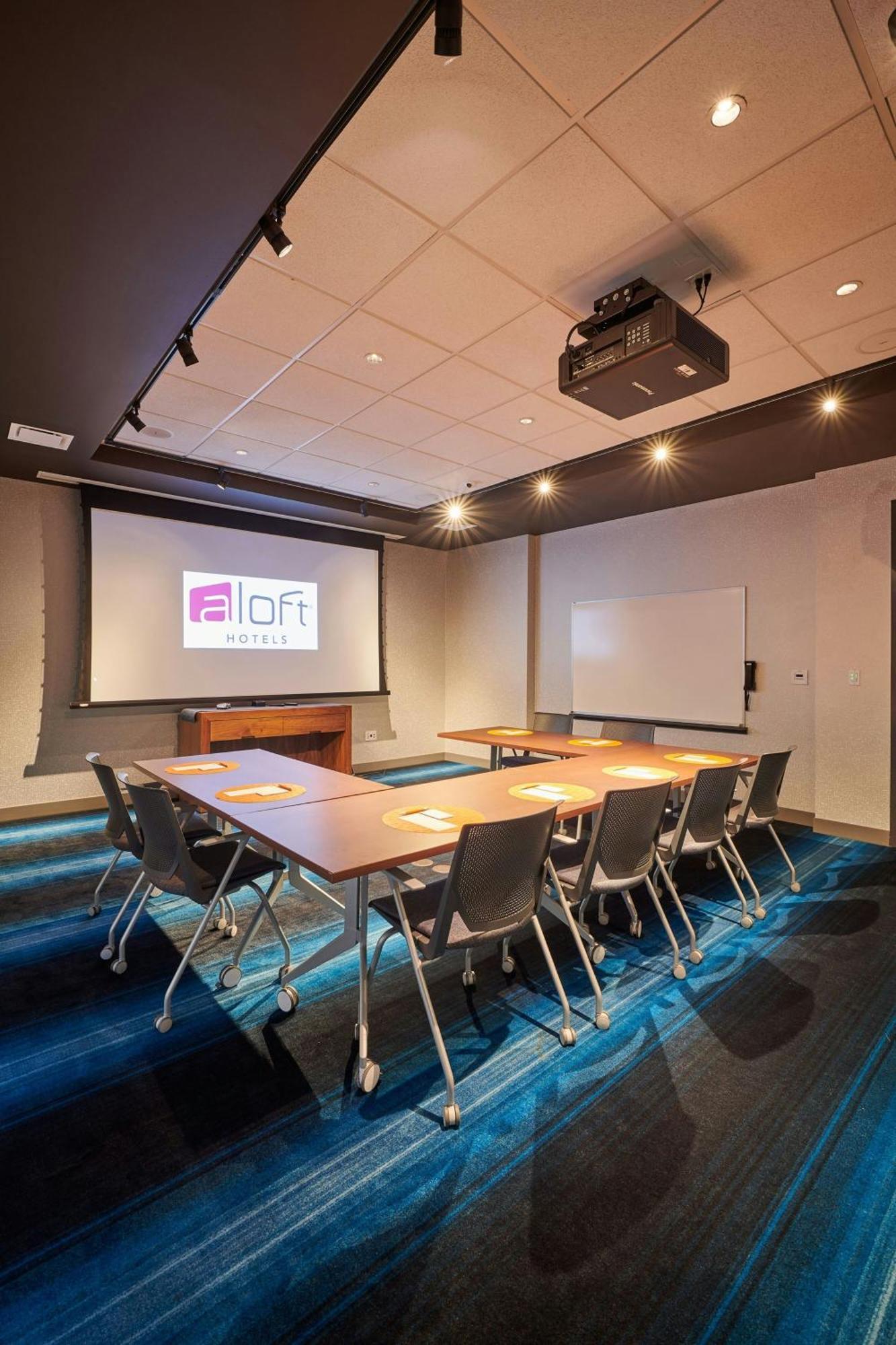 Aloft Cleveland Airport Hotel North Olmsted Bagian luar foto