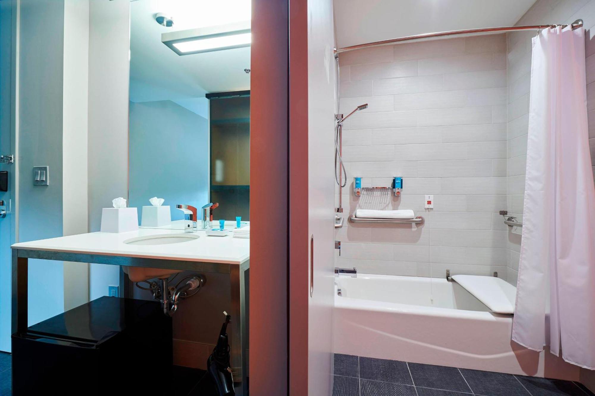 Aloft Cleveland Airport Hotel North Olmsted Bagian luar foto