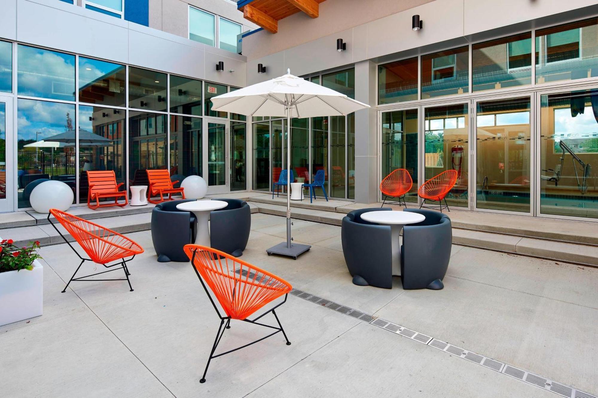 Aloft Cleveland Airport Hotel North Olmsted Bagian luar foto